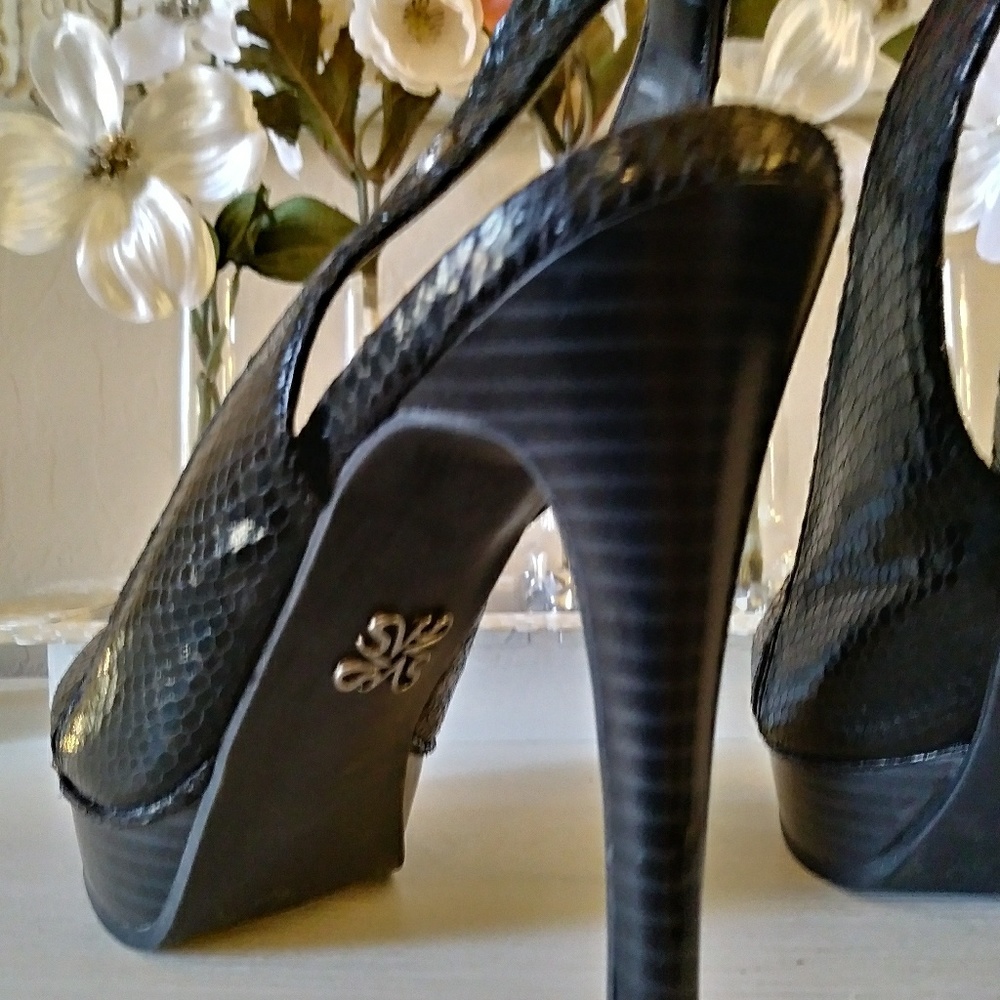 VERA WANG High Heels